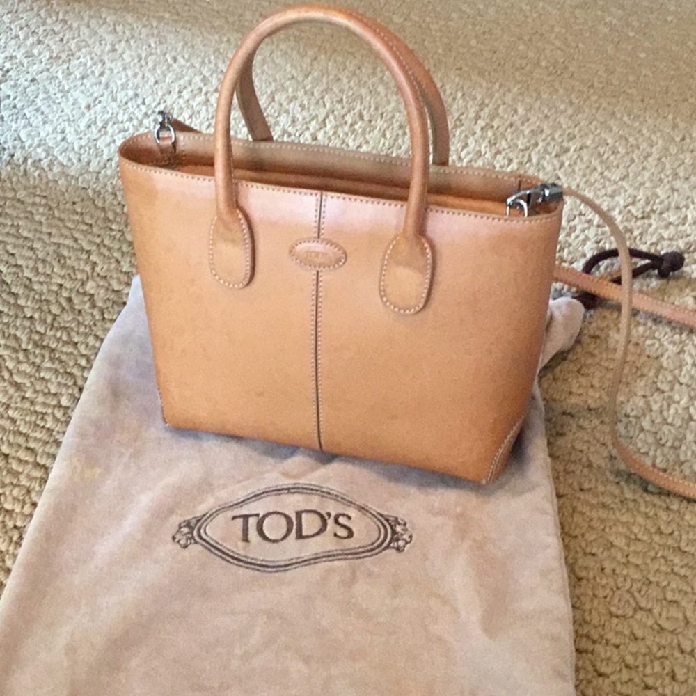 Tod’s hand bag. Nearly new w/bag. Excellent cond.